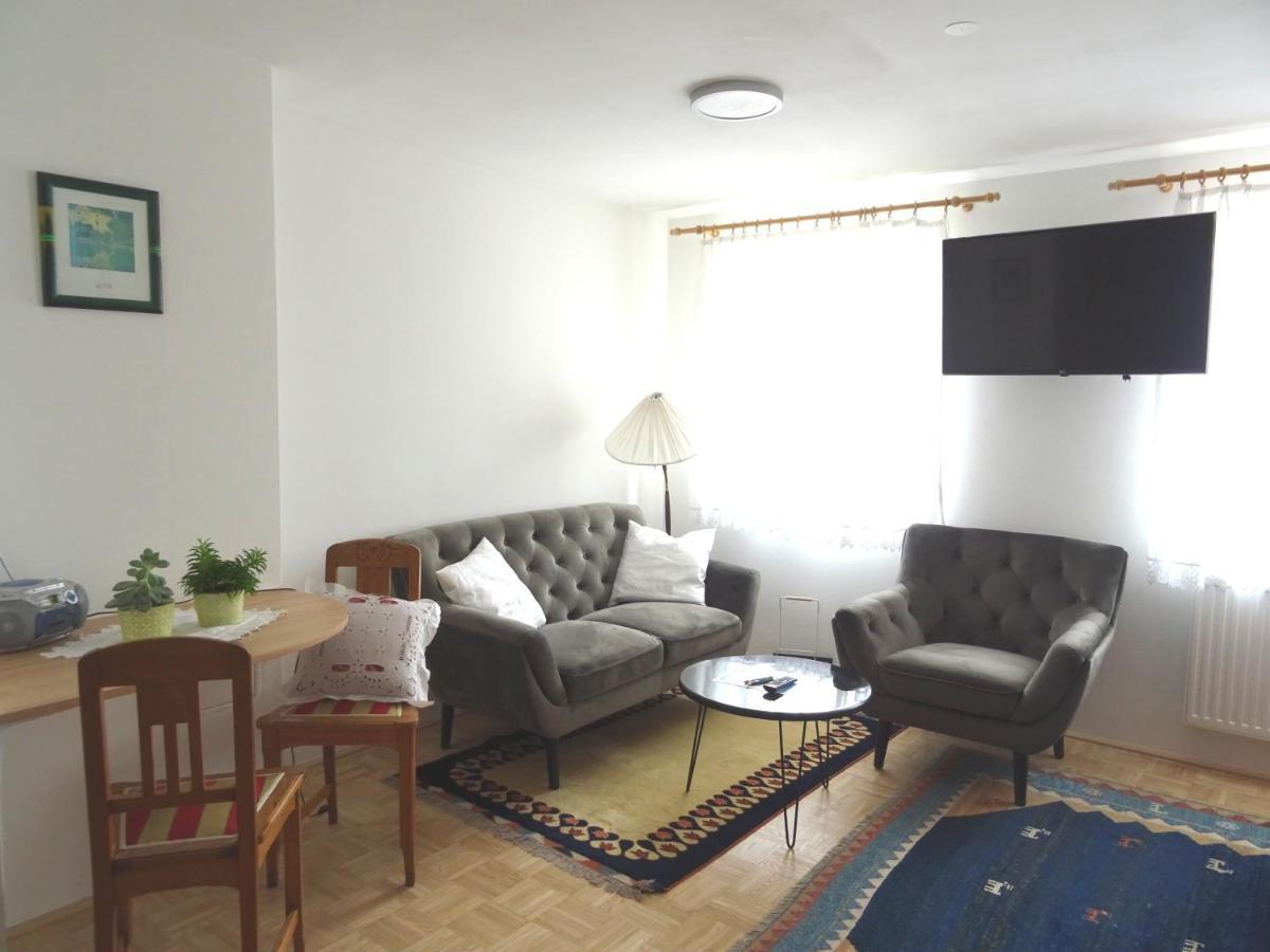Homely Apartment In The Center With Garden View Gmunden Buitenkant foto