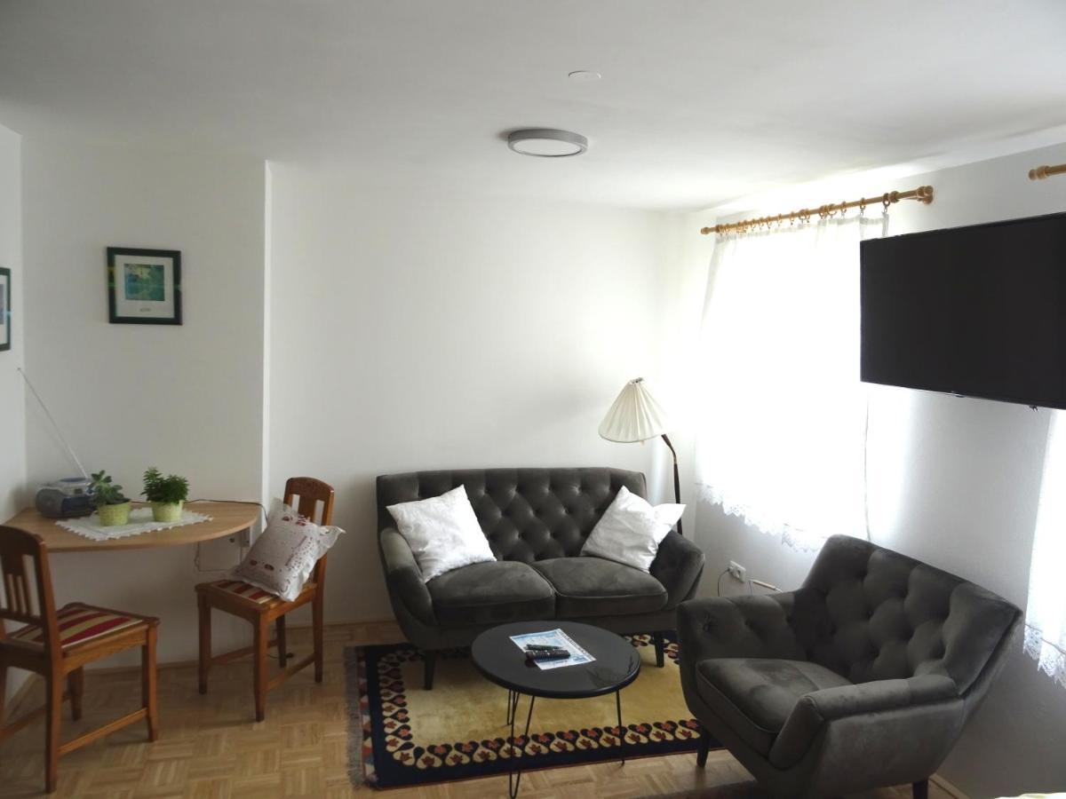 Homely Apartment In The Center With Garden View Gmunden Buitenkant foto