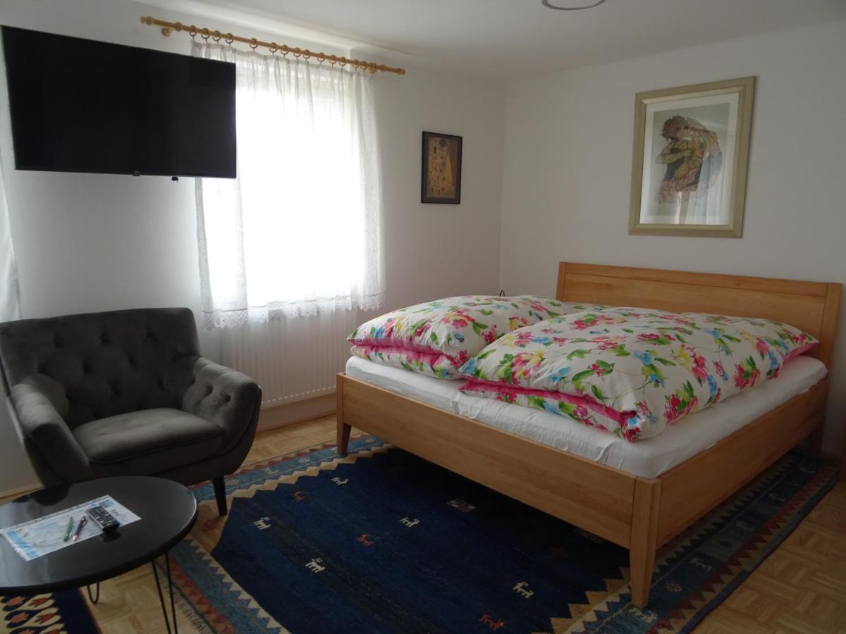 Homely Apartment In The Center With Garden View Gmunden Buitenkant foto