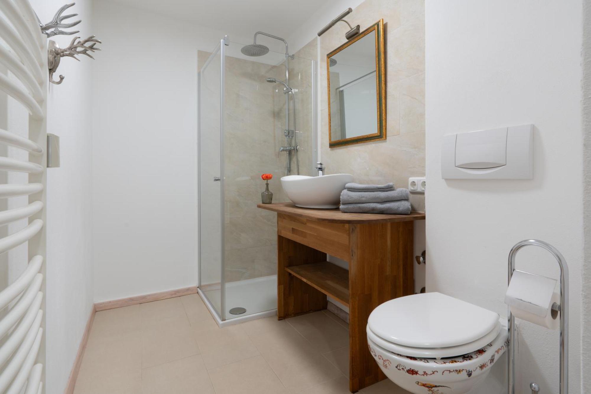 Homely Apartment In The Center With Garden View Gmunden Buitenkant foto