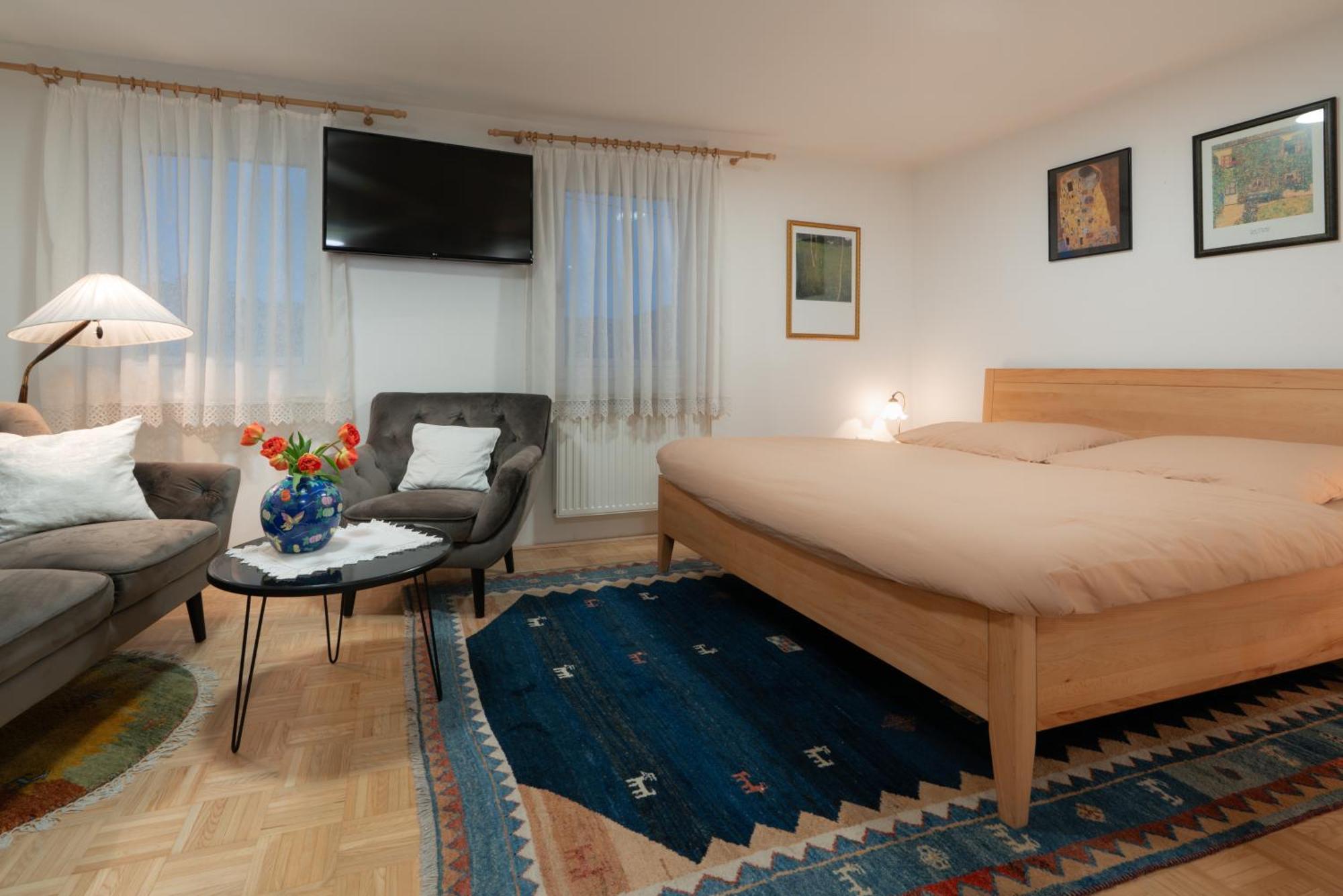 Homely Apartment In The Center With Garden View Gmunden Buitenkant foto