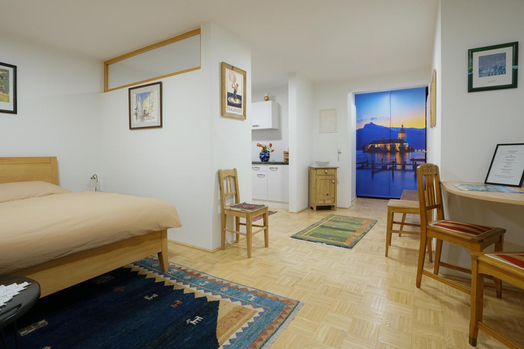 Homely Apartment In The Center With Garden View Gmunden Buitenkant foto