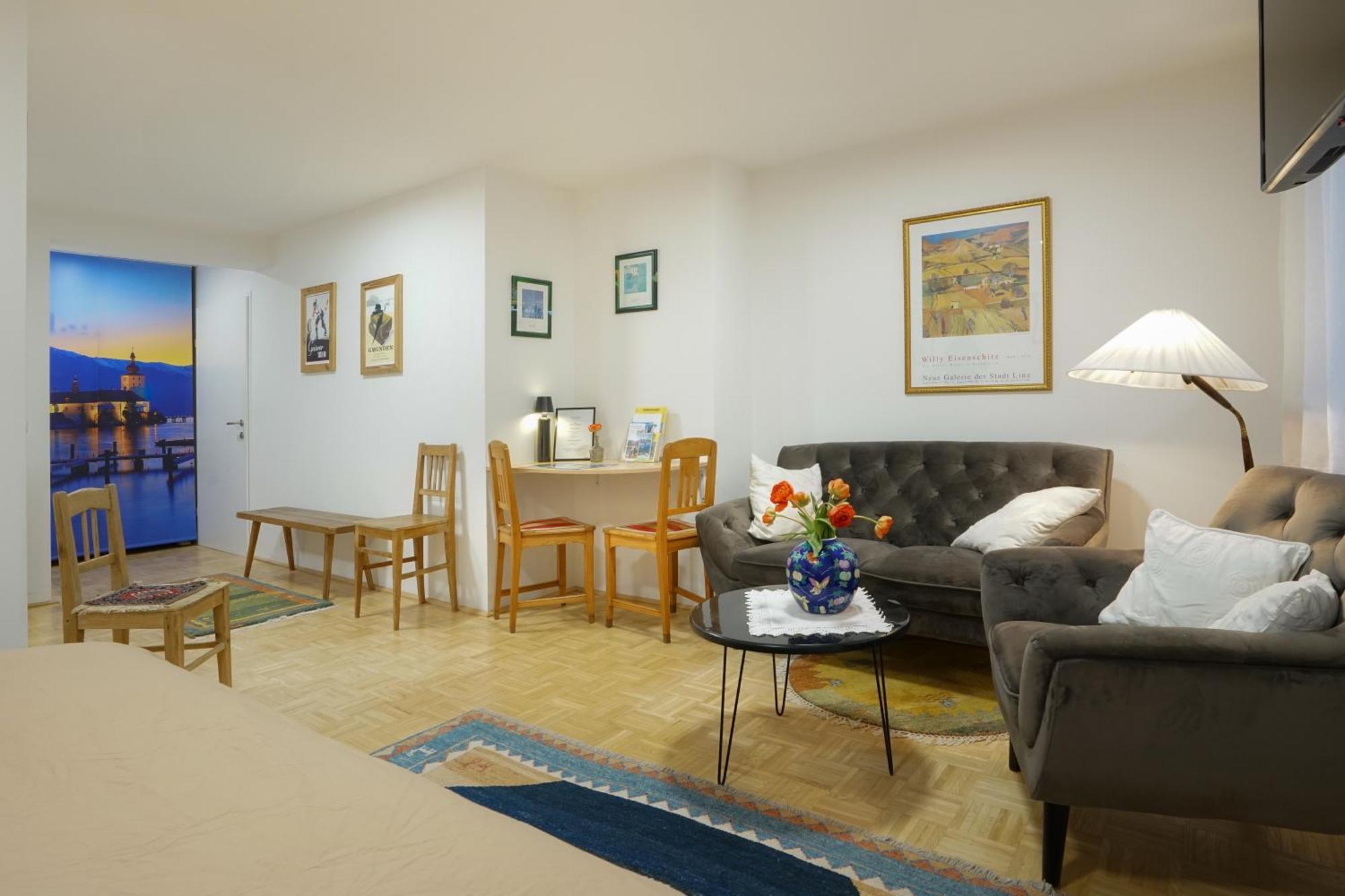 Homely Apartment In The Center With Garden View Gmunden Buitenkant foto